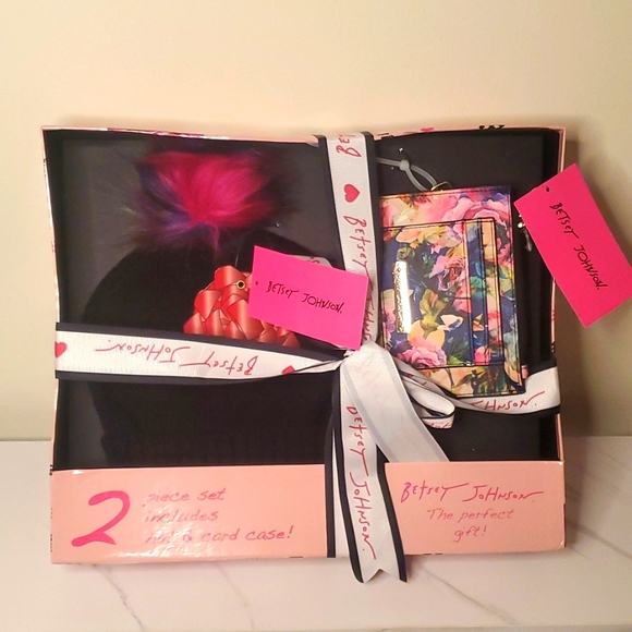 Betsey Johnson Gift Set Hat and Card Case Floral - Picture 1 of 11